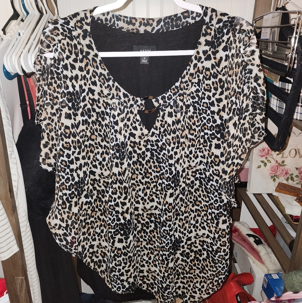 Alyx leapord print top 1x
